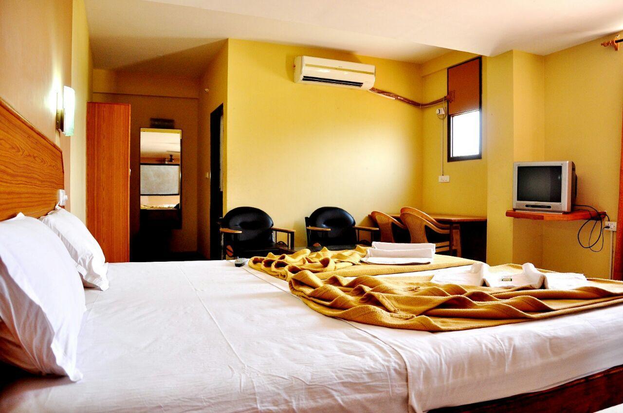 Sreeya Comforts Hotel Мисор Екстериор снимка